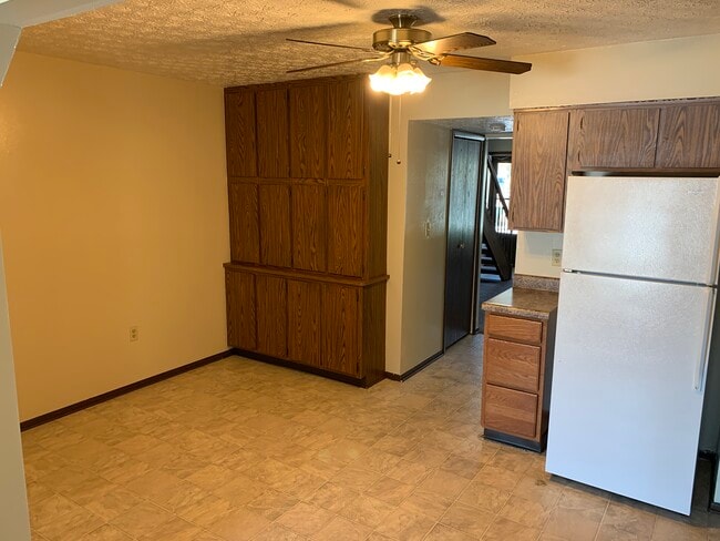 Kitchen - 5789 Pepperwood Ct