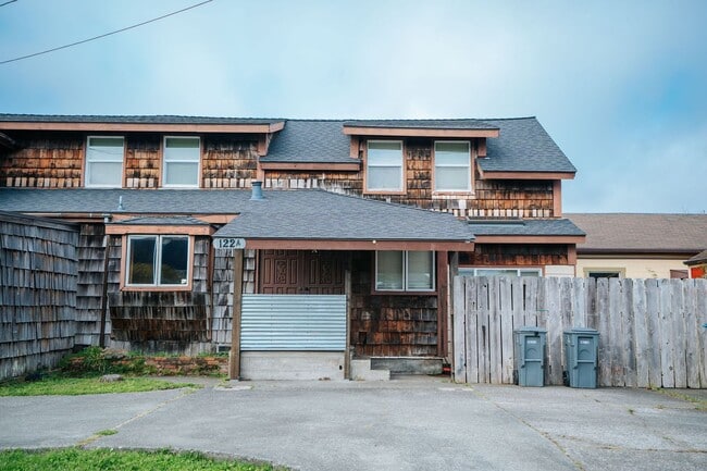 Building Photo - 122 Brennan St