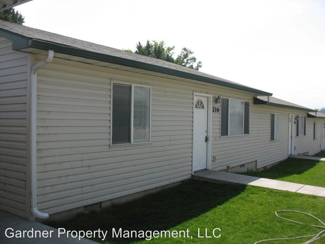 Primary Photo - 212-222 Carrie Rex Ave