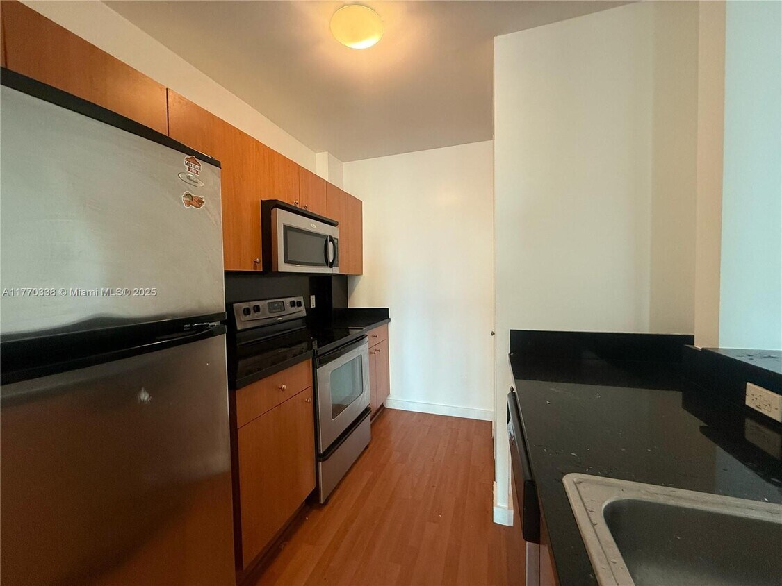 Foto principal - 2200 NE 4th Ave