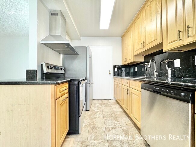 Foto del edificio - 525 N Sycamore Ave
