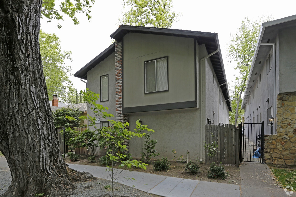 Building Photo - 2709 D St