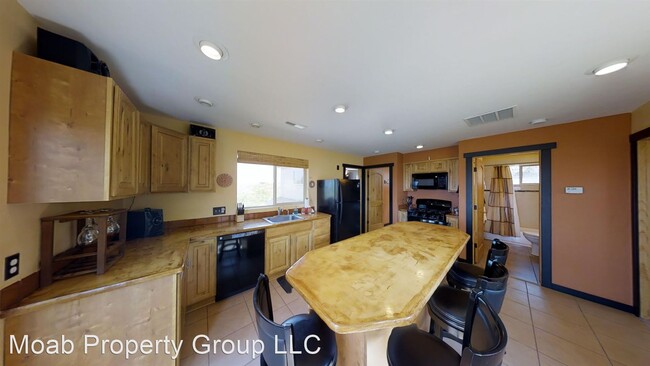 Building Photo - 2 br, 1 bath House - 2904 Rimrock Road