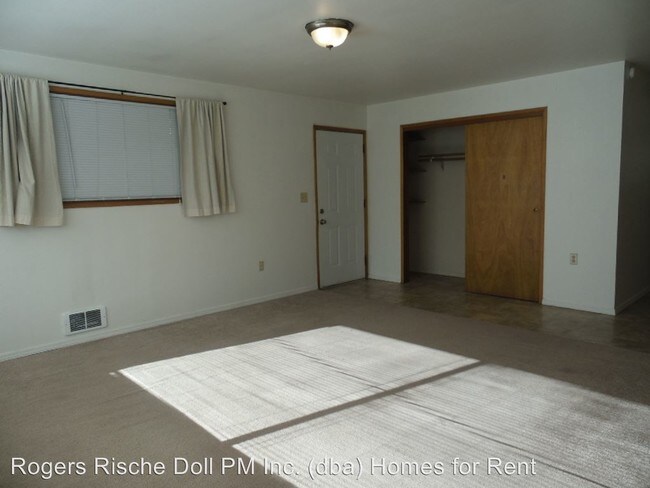 Building Photo - 2371 Libbey Rd