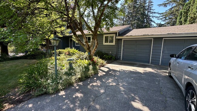 Building Photo - SW Portland, Spacious 2-Bed 2-Bath Home fo...