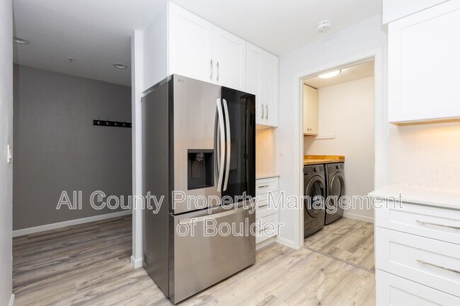 Building Photo - 2938 Kalmia Ave