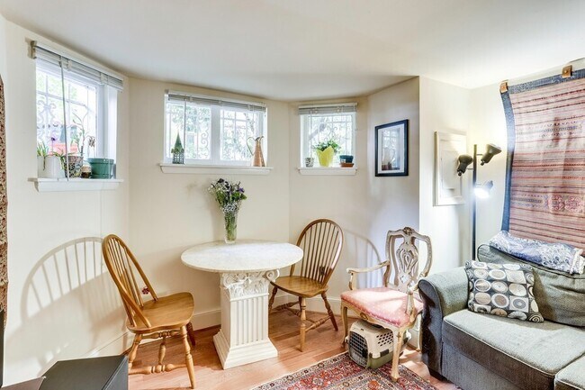 Foto del edificio - 1726 Willard St NW