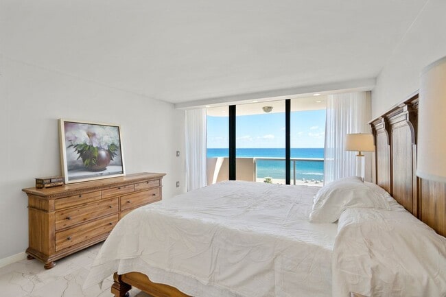 Building Photo - 5757 Collins Ave