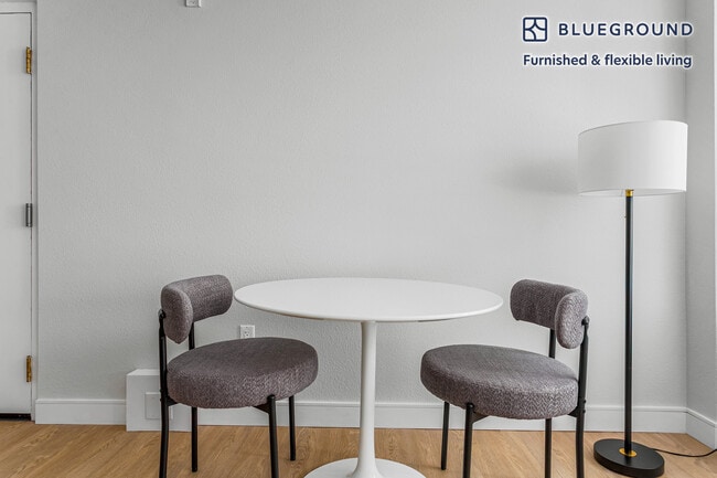 Building Photo - 747 Gayley Ave