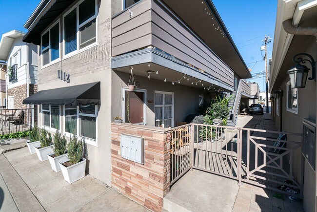 Building Photo - 1112 W Balboa Blvd