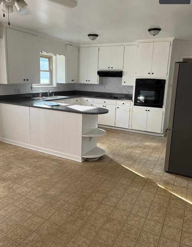 Building Photo - 4 bedroom house
