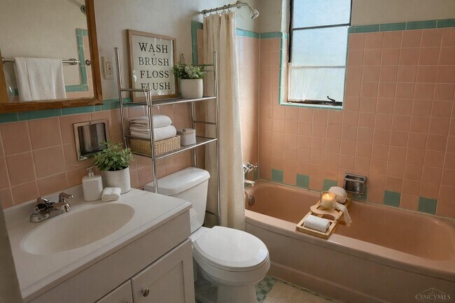 Foto del edificio - 4419 Ridgeview Ave