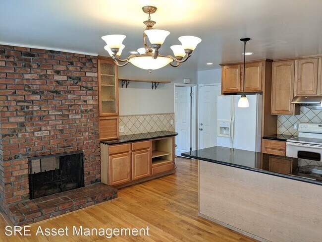 Building Photo - 4 br, 2 bath House - 1636 English Dr