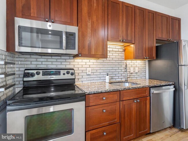 Foto del edificio - 1417 Chapin St NW
