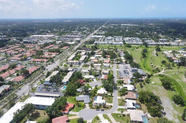 Foto del edificio - 3313 Pembrook Dr