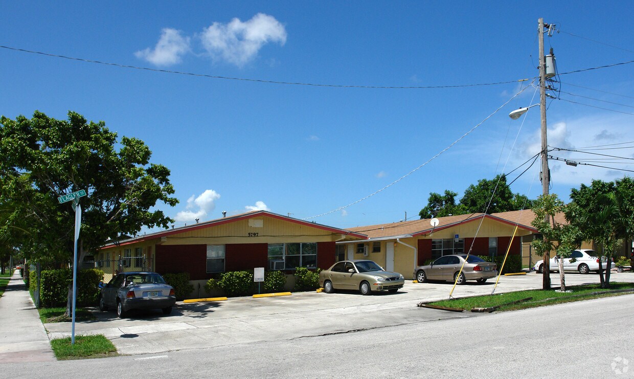 Primary Photo - 5797 Flagler St