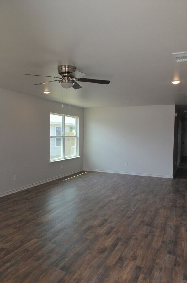 Building Photo - 1826 Castroville Trl