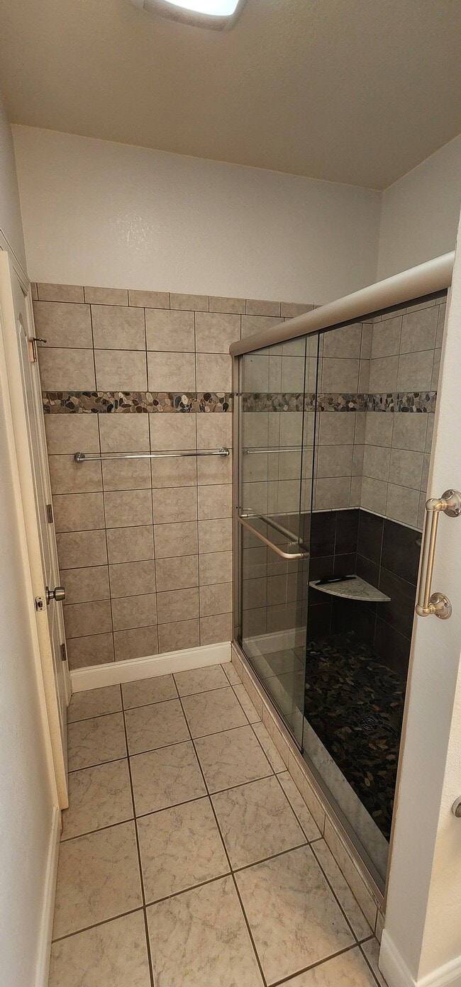 Building Photo - 104 Landing Trail