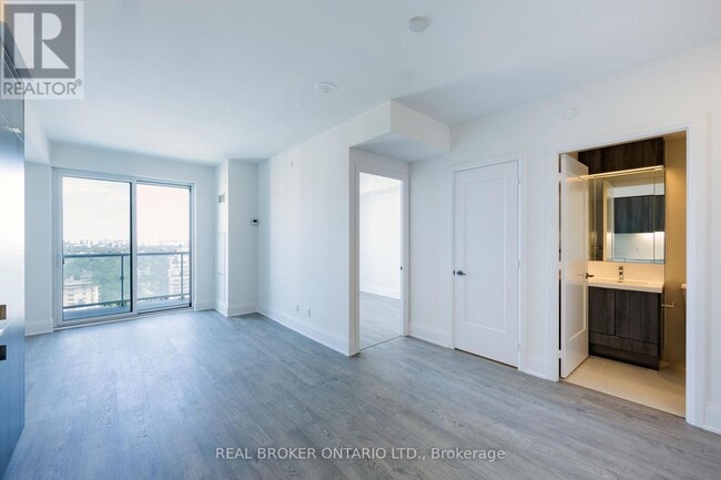 Building Photo - 101 Erskine Ave