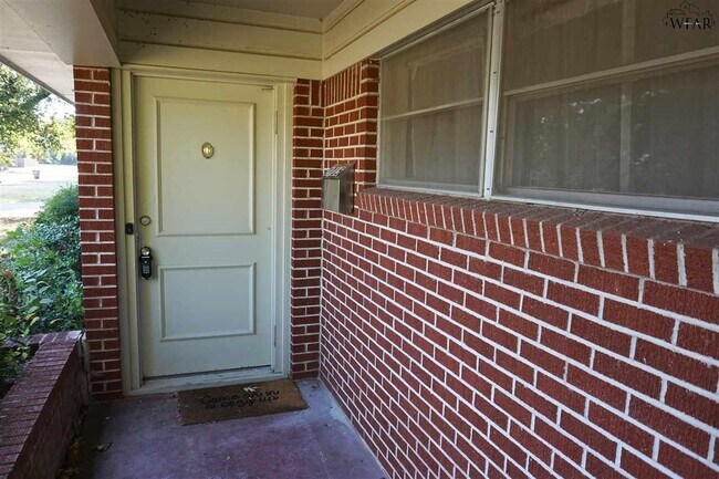 Building Photo - 1715 Woodrow Ave