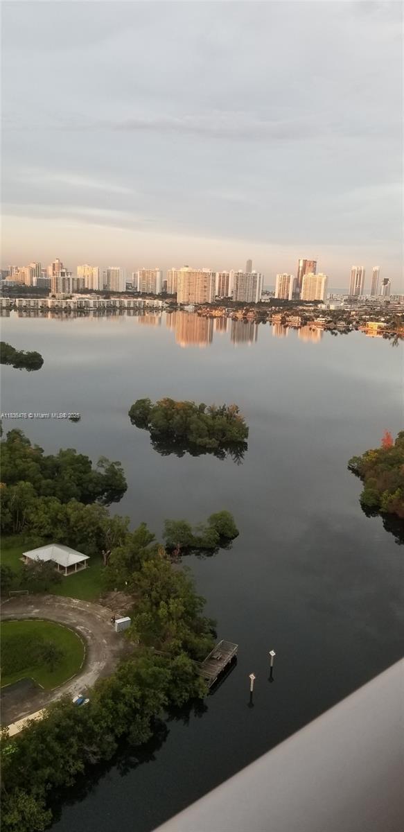 Foto del edificio - 16385 Biscayne Blvd