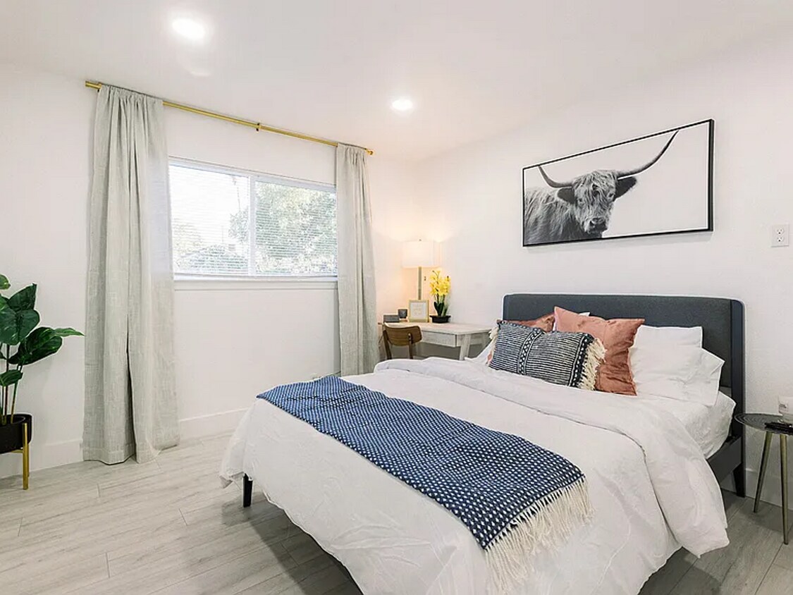 Primary Photo - Home for Rent in West Sacramento
