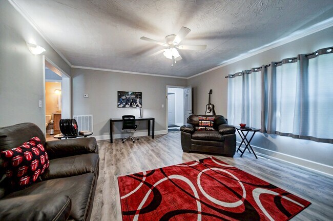 Foto del edificio - 401 Kingwood Dr