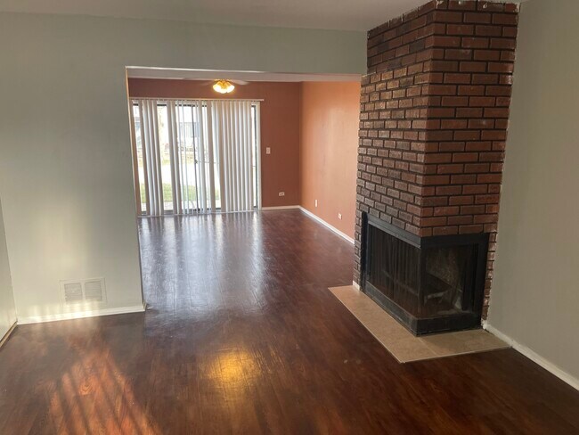 Building Photo - 1001 Bayside Dr