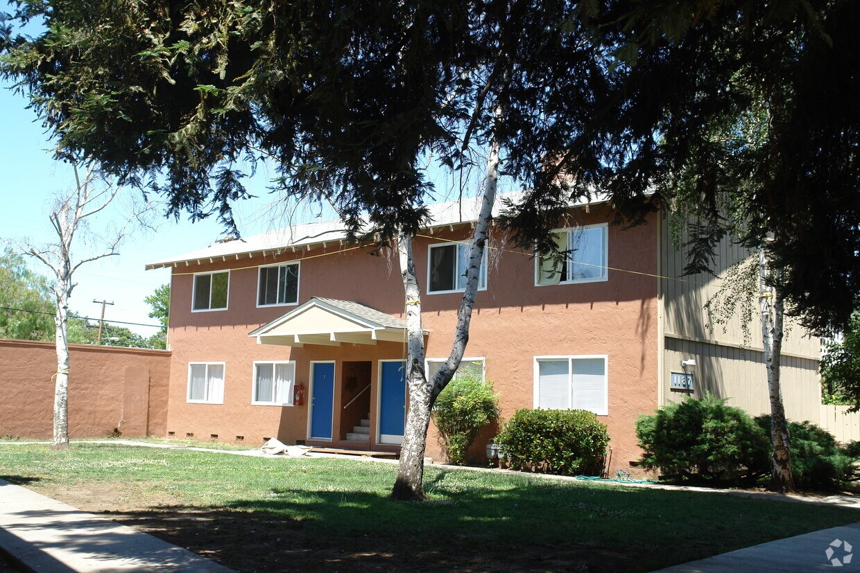 Building Photo - 1187-1189 Mesa Dr