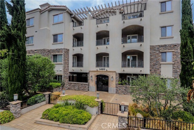 Primary Photo - 1420 S Bundy Dr