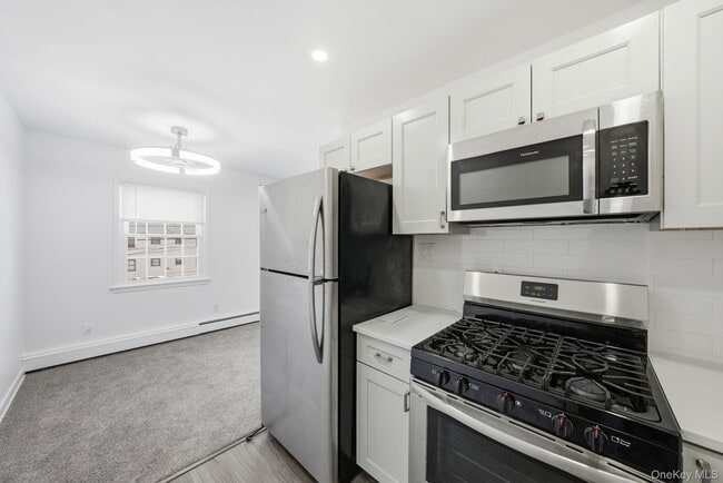 Building Photo - 240 S Broadway