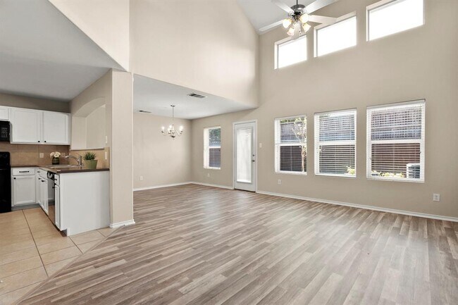 Building Photo - 10138 Summit Run Dr