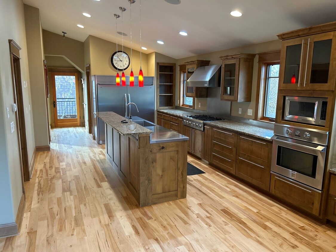 Foto principal - 205 N Bozeman Ave