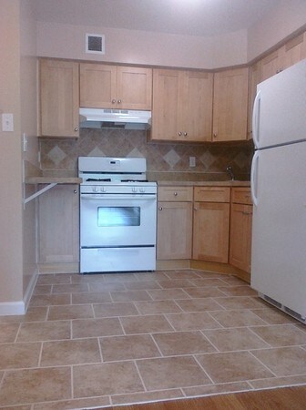 Building Photo - 1371 Herschell St