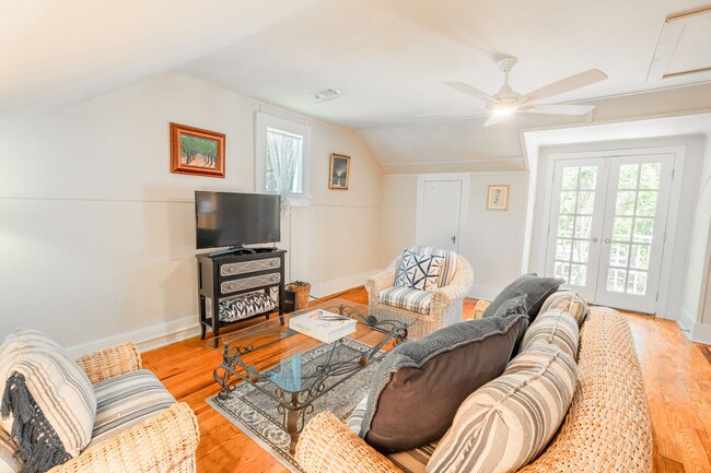 Building Photo - 326 Sumter St SE