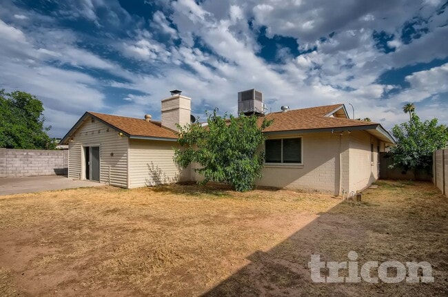 Foto del edificio - 2612 E Glade Ave