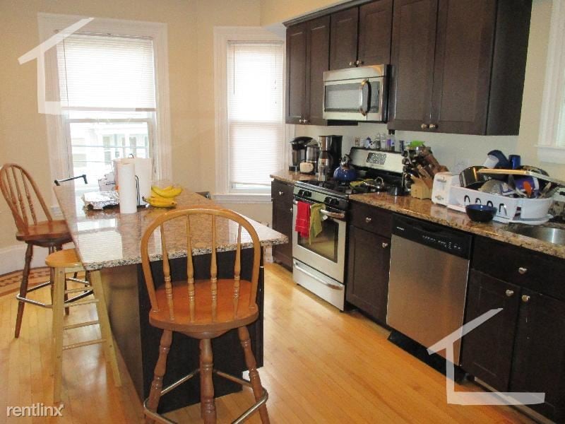 Primary Photo - 29 Montcalm Ave