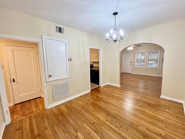 Building Photo - Rosewood