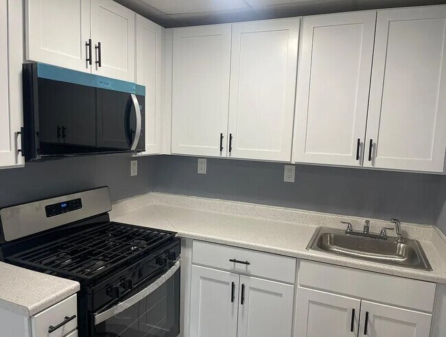 Foto del edificio - 6401 Saybrook Ave