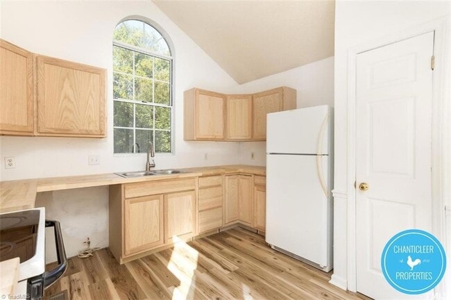 Building Photo - 362 Wilson St