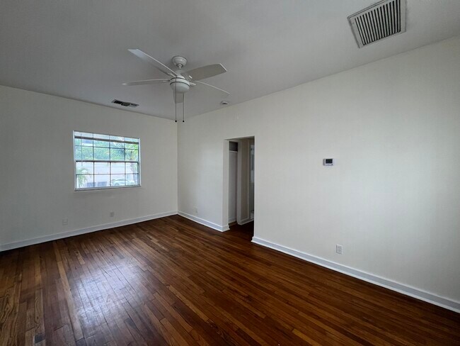 Building Photo - 323 Almeria Rd