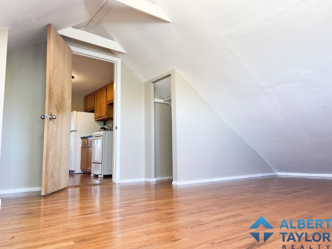 Building Photo - 8 Sunset St