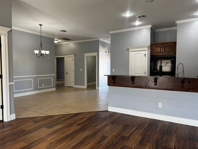 Foto del edificio - 5708 NW Valor Ave