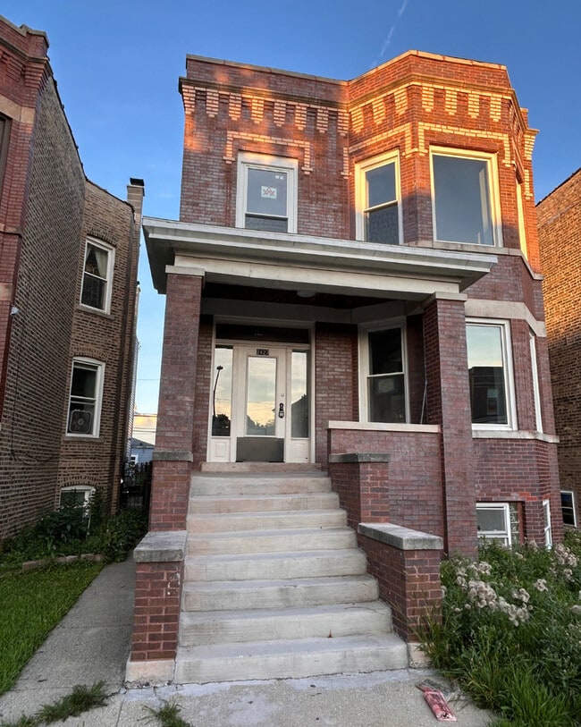 Building Photo - 2427 N Lowell Ave
