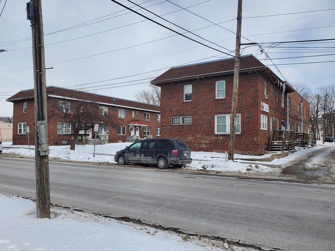 Primary Photo - 409 S 8th St