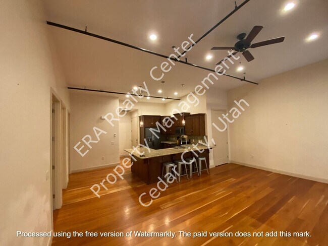 Foto del edificio - 101 E Nichols Canyon Rd