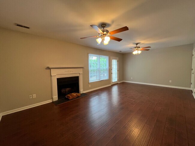 Foto del edificio - 7406 Ashbury Ct