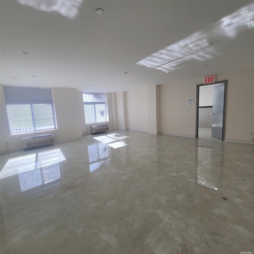 Foto del edificio - 144-69 Barclay Ave