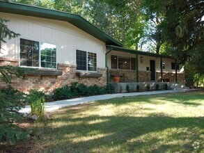 Building Photo - 996 Thrushwood Dr