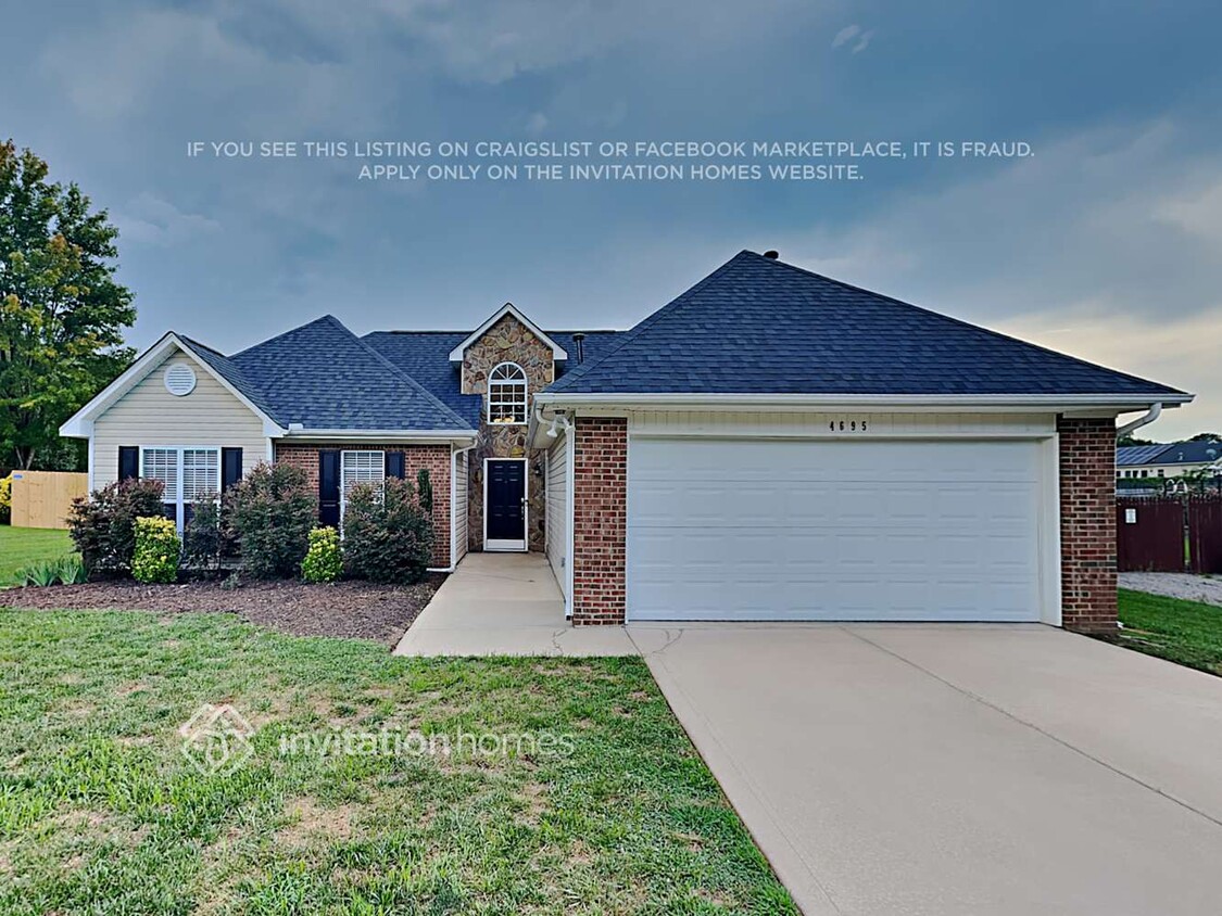 Foto principal - 4695 Falcon Chase Dr SW